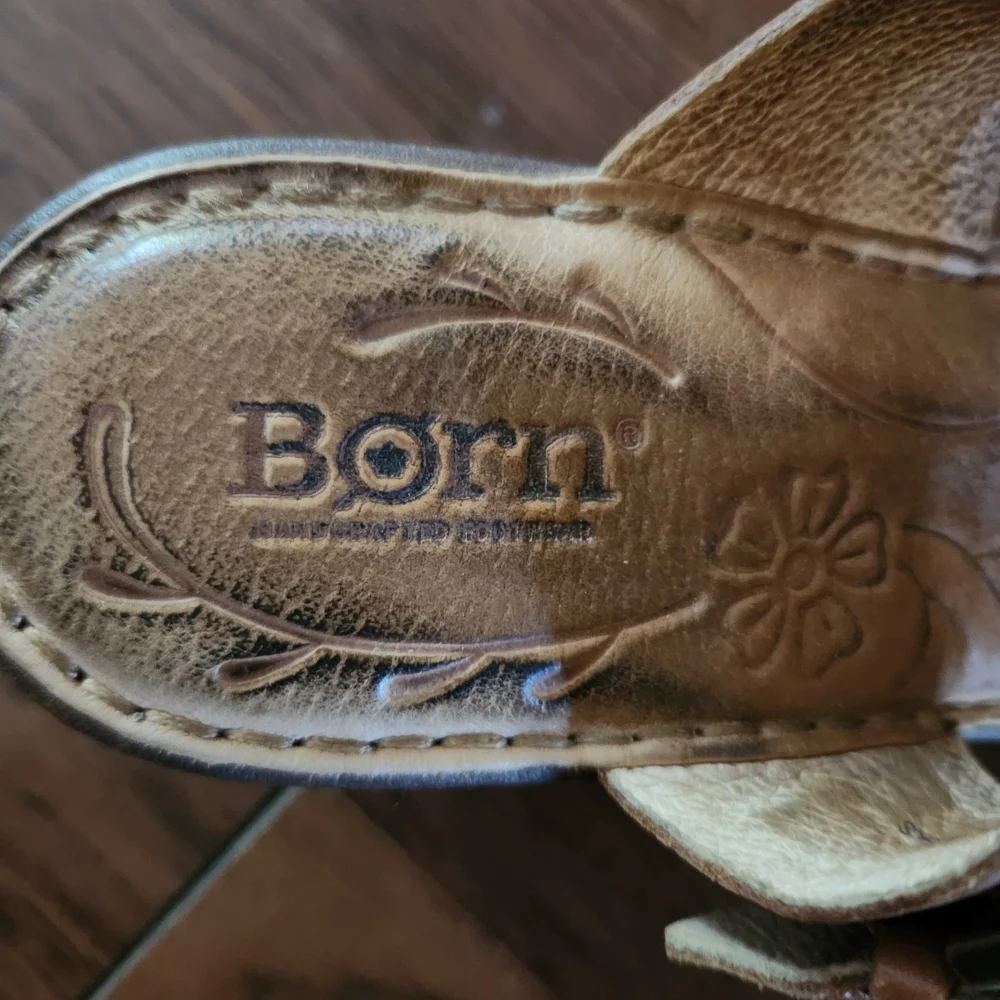 Born Tan Leather Buckle 3" Heels Sandals, Size 8 - Picture 3 of 6
